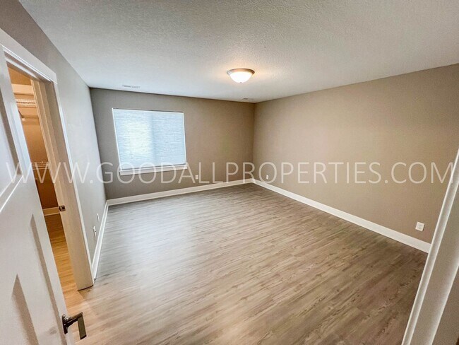 Building Photo - 4-Bedroom, 3.5-Bath Home with Walkout Finished Basement in Norwalk