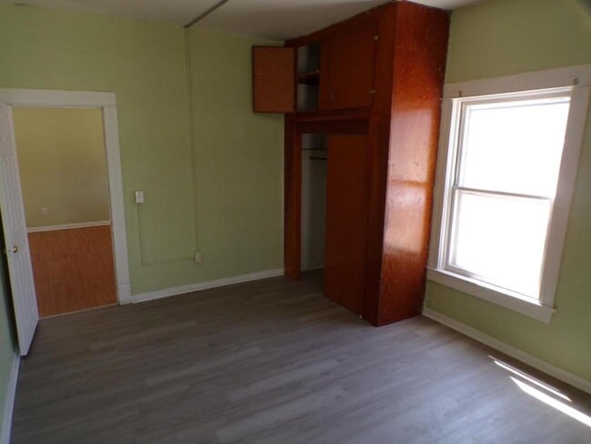 Building Photo - 414 W Main St