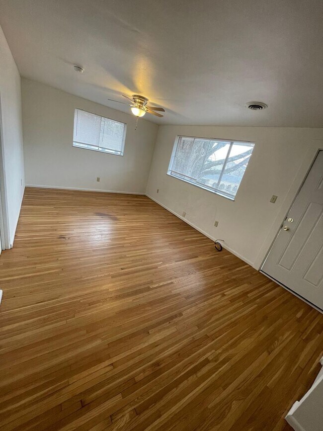 Building Photo - N Ellis