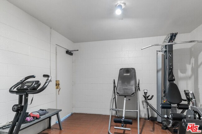 Building Photo - 1351 N Orange Dr