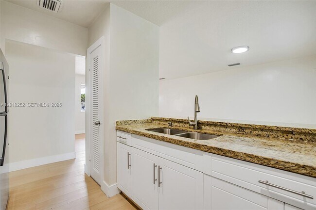 Building Photo - 532 SW 79th Ave
