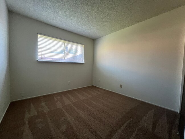 Building Photo - 205