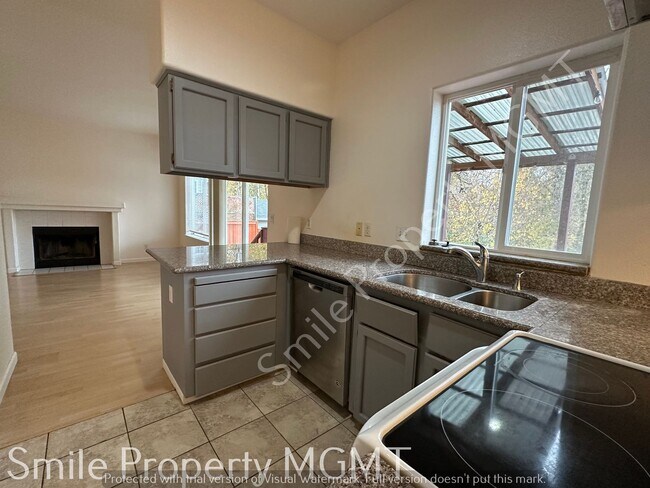 Building Photo - single house