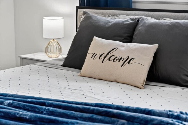 Building Photo - 1705 NE 11th St