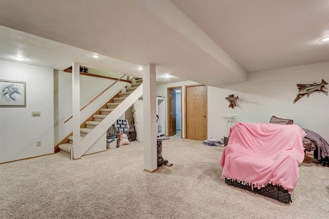 Building Photo - Punzel Sapphire Clarmar