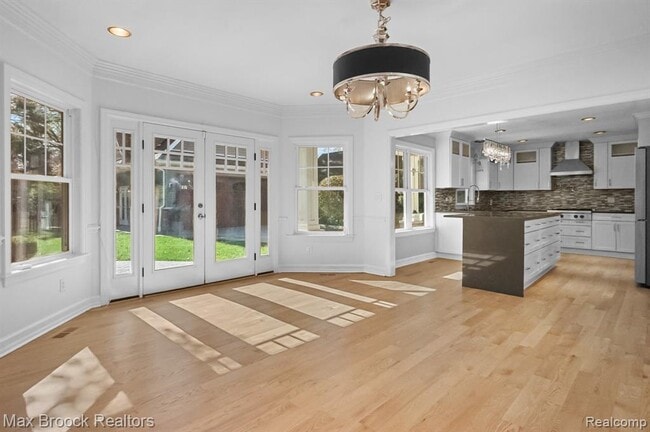 Building Photo - 2120 Buckingham Ave