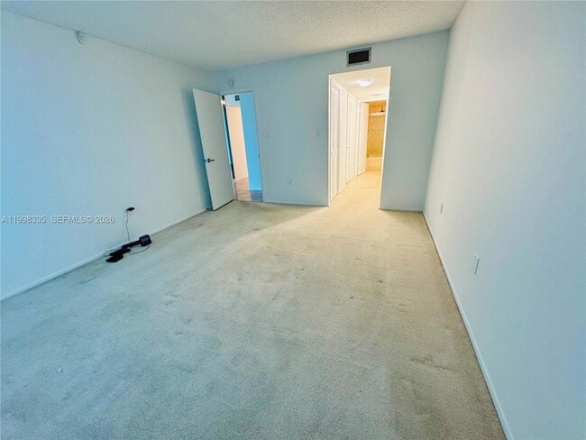 Building Photo - 18011 Biscayne Blvd