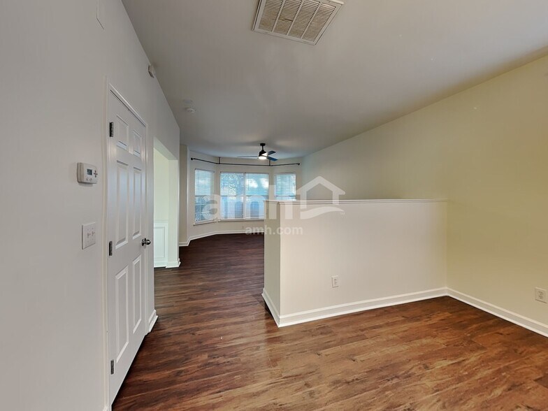 Building Photo - 15516 Crossing Gate Dr