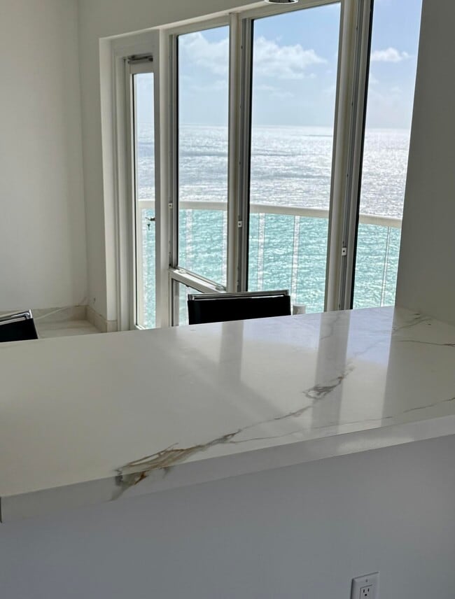 Building Photo - 3400 Galt Ocean Dr