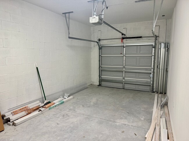 Building Photo - Brand New Home located in the heart of Tampa!