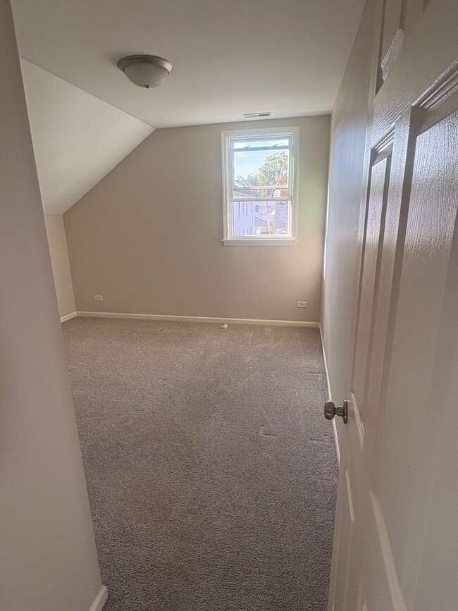 Building Photo - 2733 N Marmora Ave