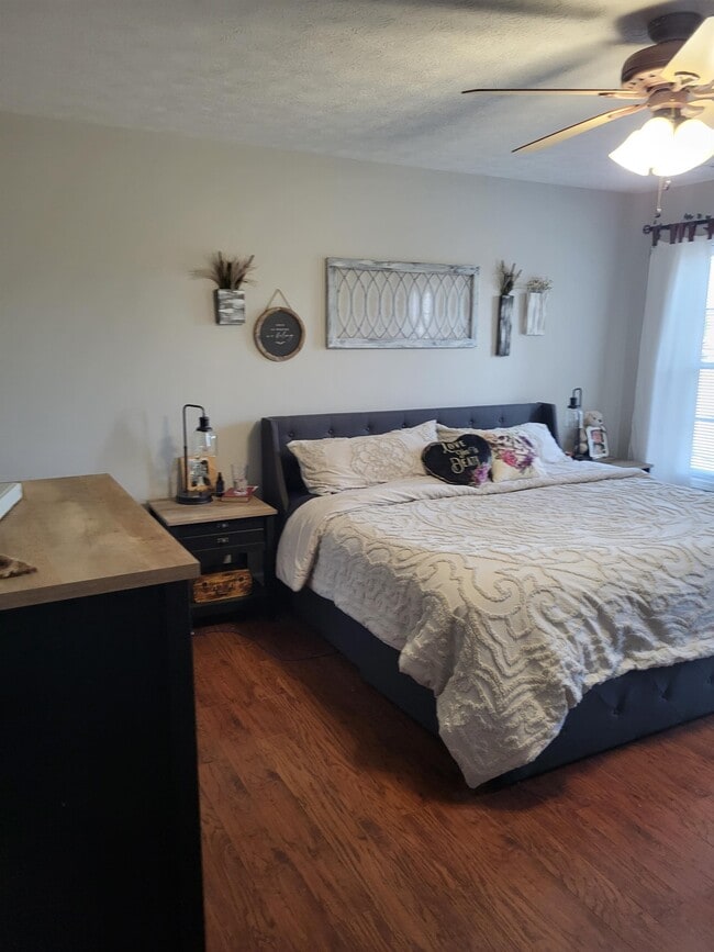 Building Photo - 220 Newport Drive