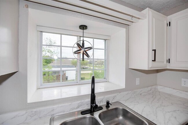Building Photo - 2323 Rue De Lafitte St