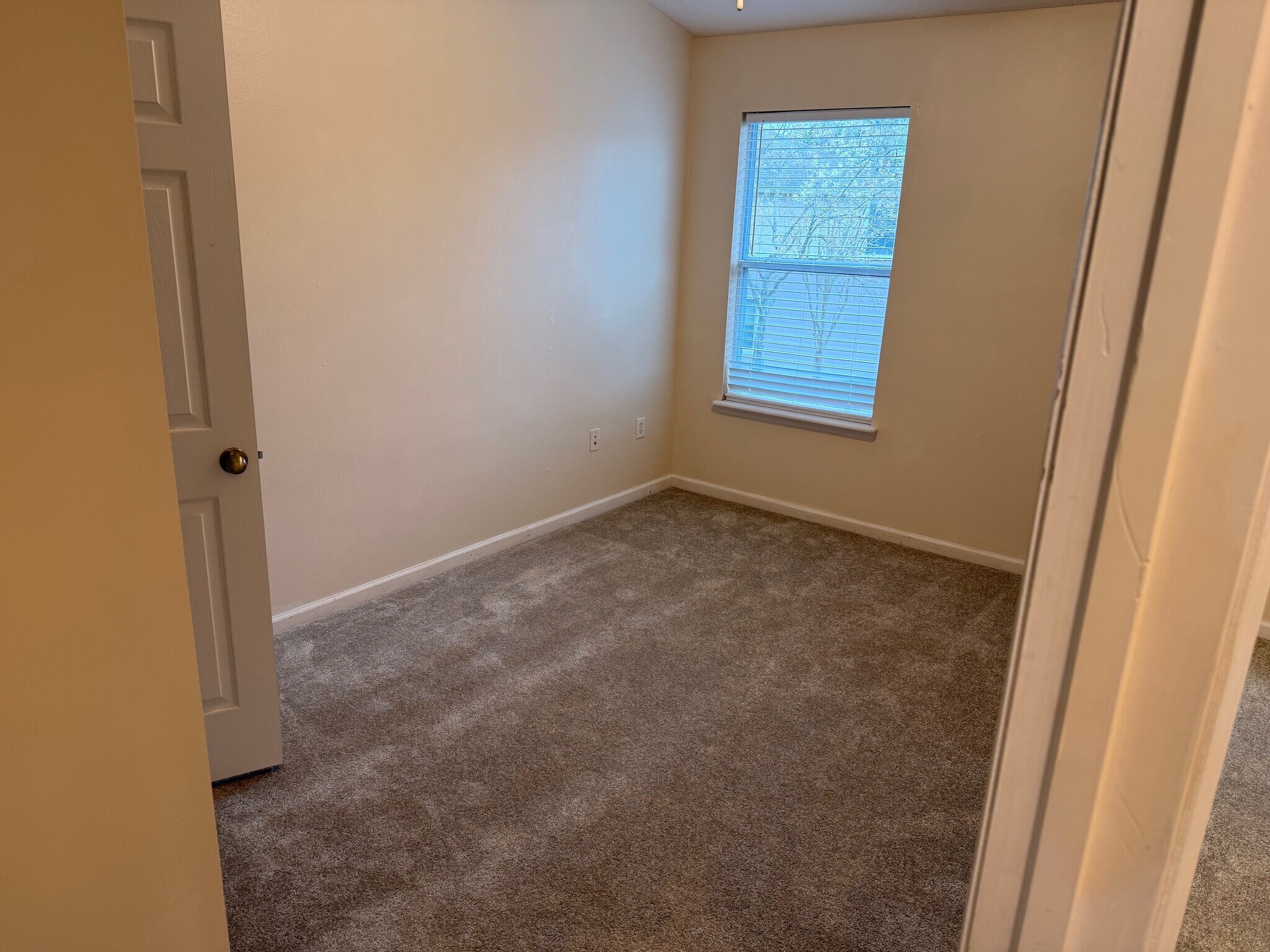 Building Photo - 773 Crystal Way