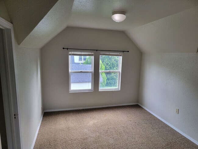 Building Photo - Beautiful 4-Bedroom Home In The Garland Di...