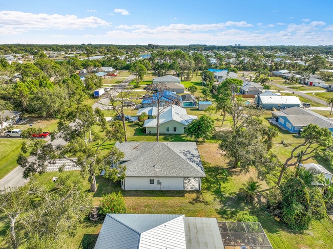 Building Photo - 6607 Deland Ave