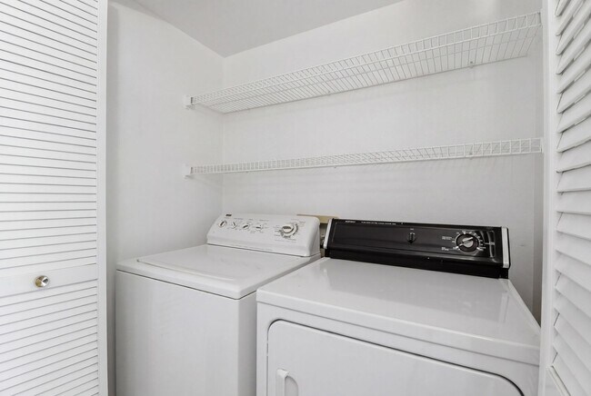 Building Photo - 3074 Tarpon