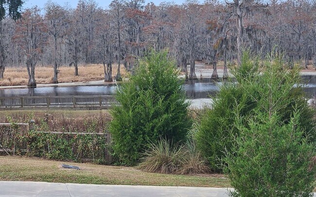 Building Photo - 137 SW Grand Magnolia Gln