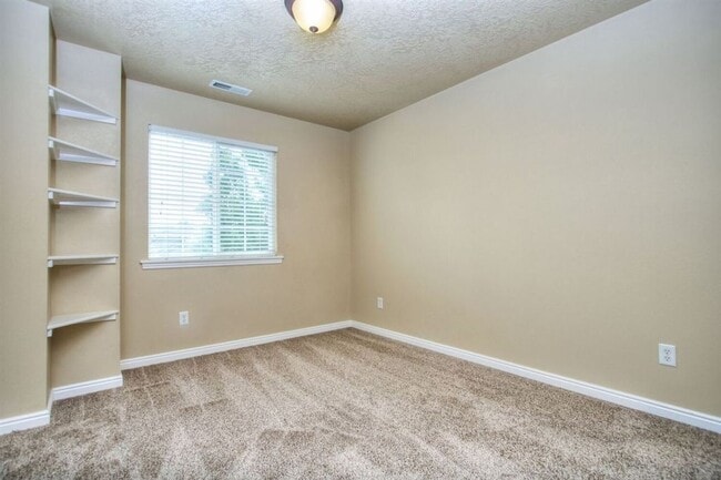 Building Photo - Beautiful 4 bed 2.5 bath home in the perfect Meridian location just off Ustick between Linder and...