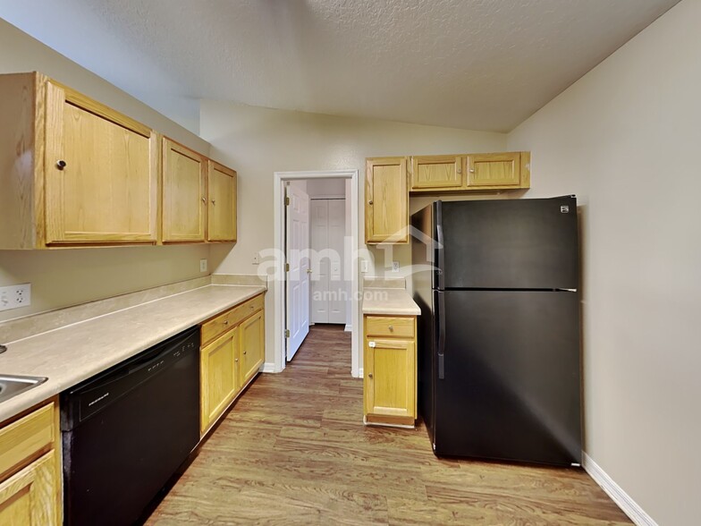 Building Photo - 1030 Lancelot Dr