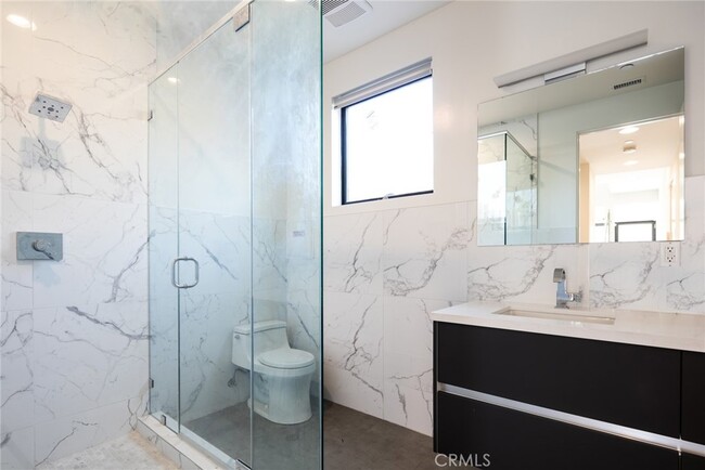 Building Photo - 1618 Amherst Ave