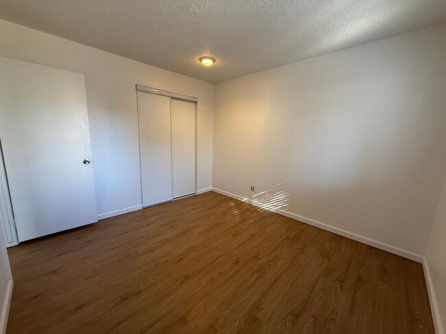 Building Photo - Cute Updated 2 Bedroom House