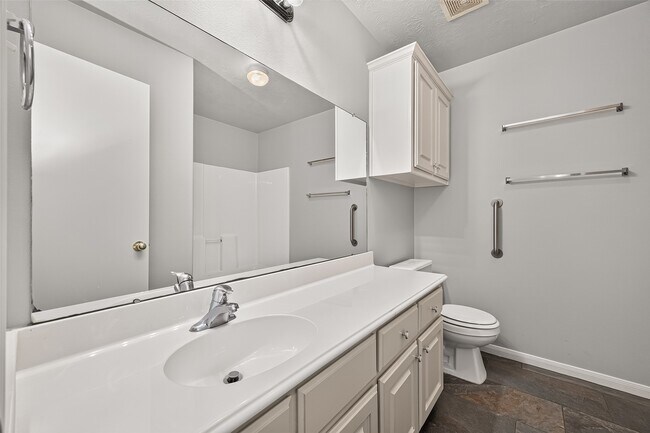 Building Photo - 16200 Sun View Ln