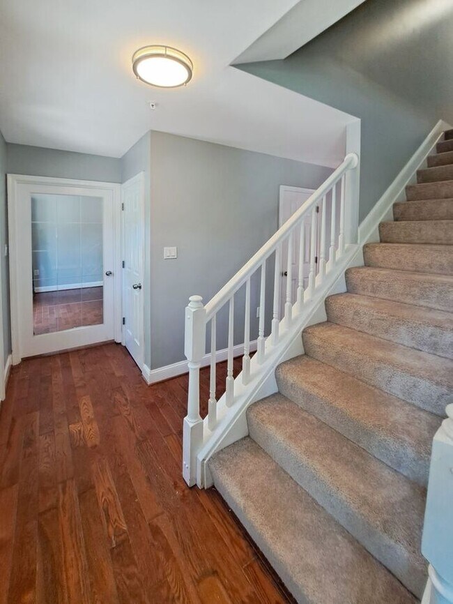 Building Photo - Amazing 4 Bedroom, 4 Bath SFH Corner Lot, ...