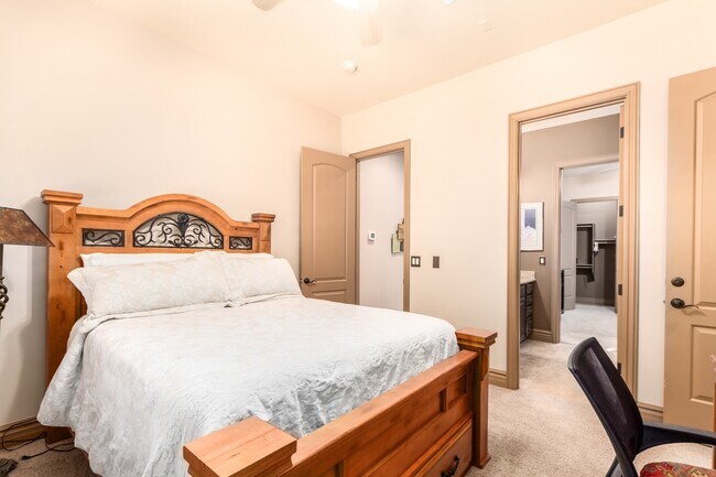 Stunning 3 bedroom, 2.5 bathroom home for lease in beautiful Rio Verde! - 26446 N Avenida del Ray