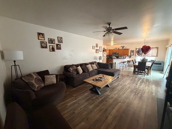 Building Photo - 3 Bdrm/2.5 Bth Home Located Close to I-95