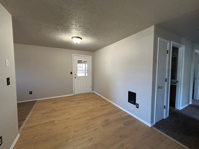 Building Photo - Remodeled 3 Bedroom / 1 Bathroom House on ...