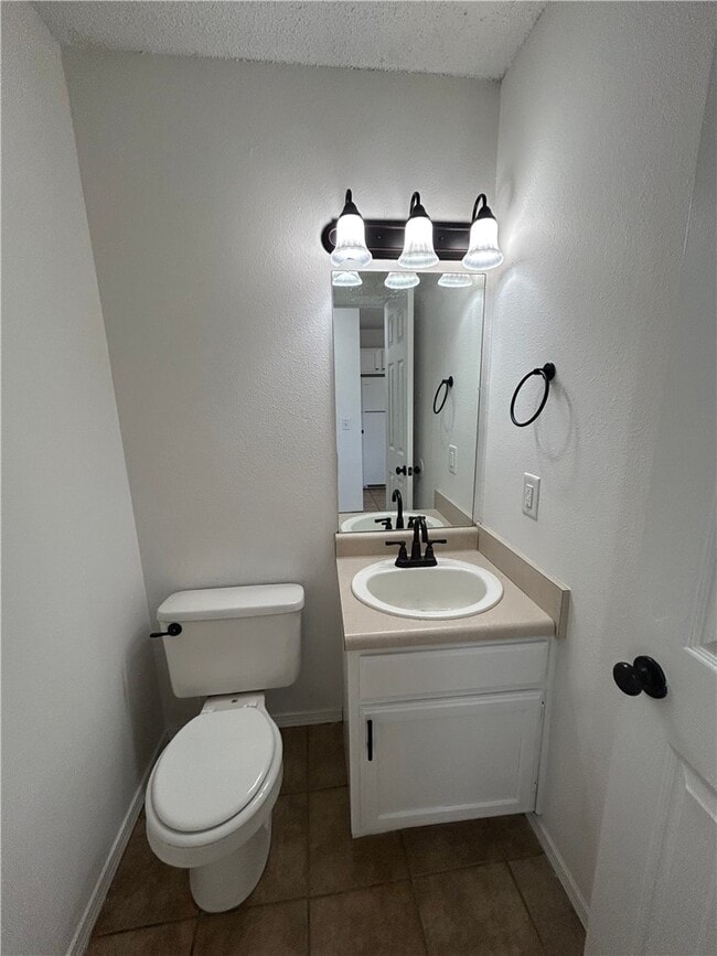 Building Photo - 3301 SW Victoria Pl