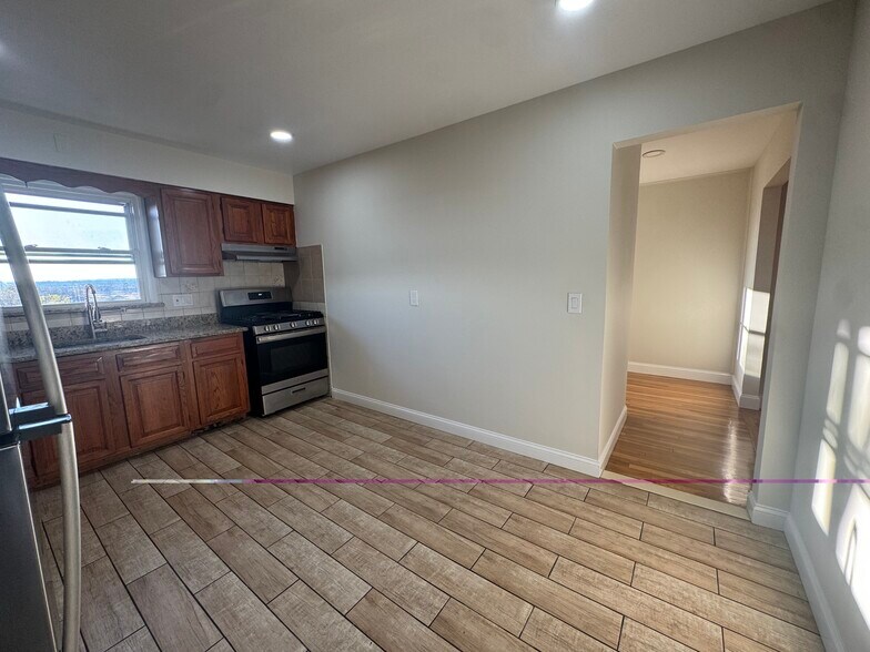 Building Photo - 646 Fairview Ave