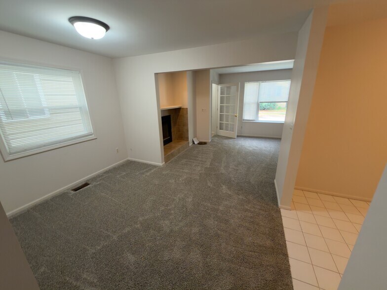 Building Photo - 846 Beaconsfield Ave