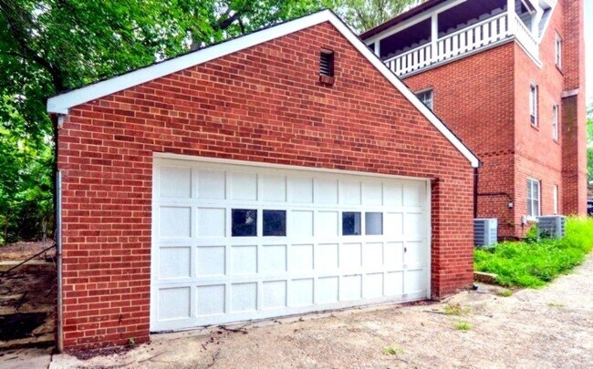 Building Photo - 3206 Nash Pl SE