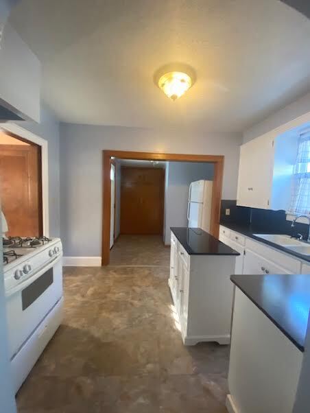 Building Photo - 352 W South St