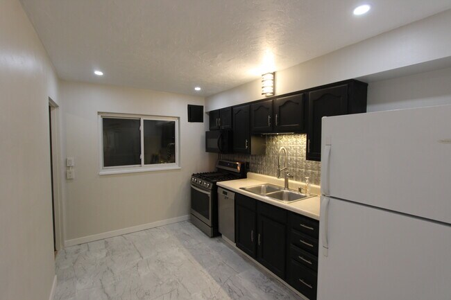 Building Photo - 4511 Main St