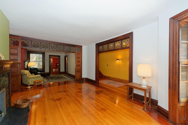 Building Photo - 150 2nd St