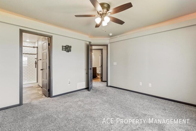 Building Photo - 564 Quinton Ln