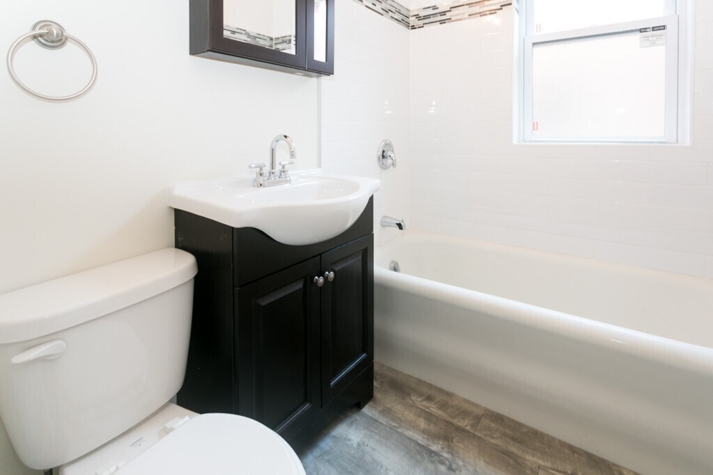 Building Photo - 1122 Maple Ave