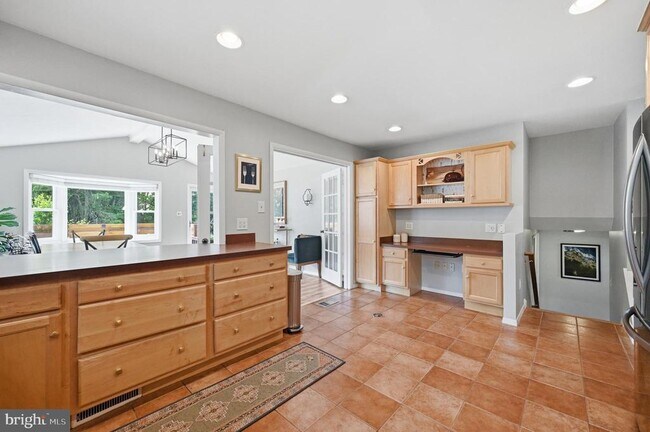 Building Photo - 6426 Carriage Dr