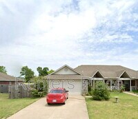 Building Photo - 3607 W Beech