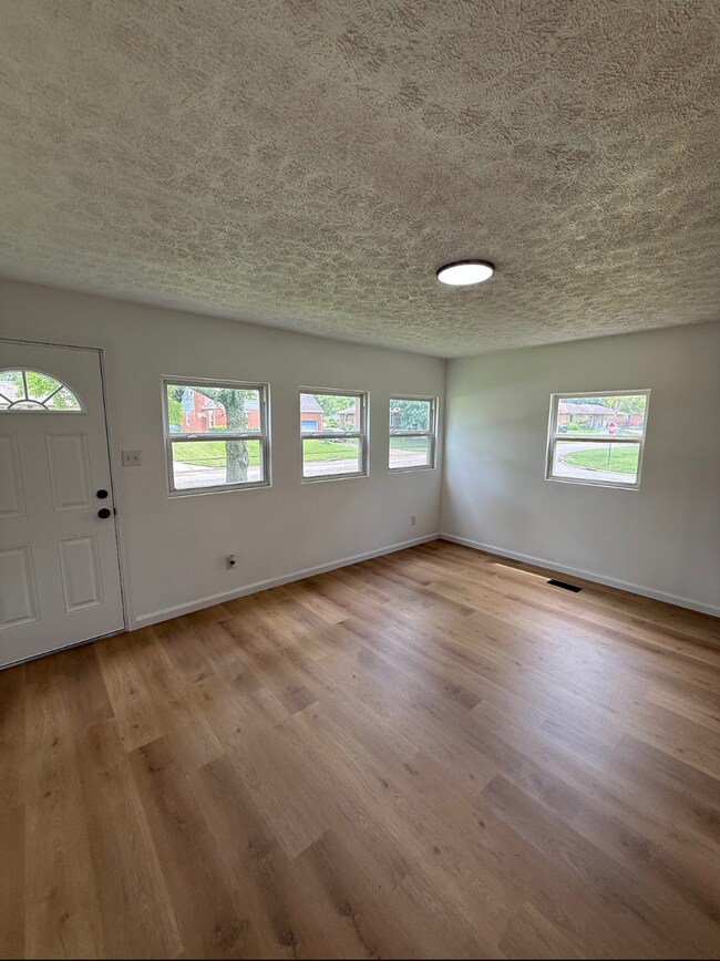 Building Photo - 608 Schuyler Dr