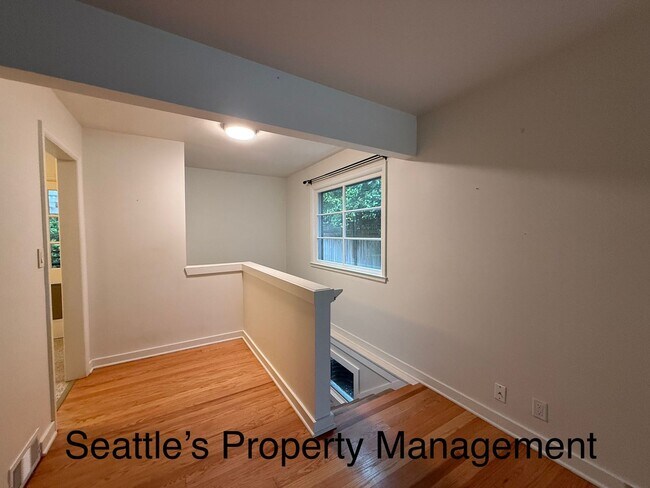 Building Photo - ***FREE OCTOBER RENT***  Deceptively Large...