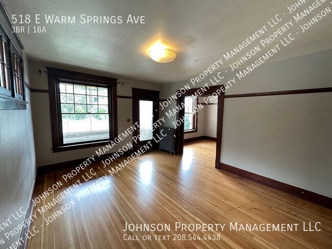 Building Photo - One of a Kind North End Boise Apartment! 7...