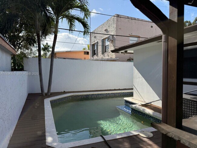 Building Photo - 2430 SW 22nd Terrace