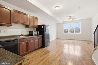 Building Photo - 1218 S 45th St