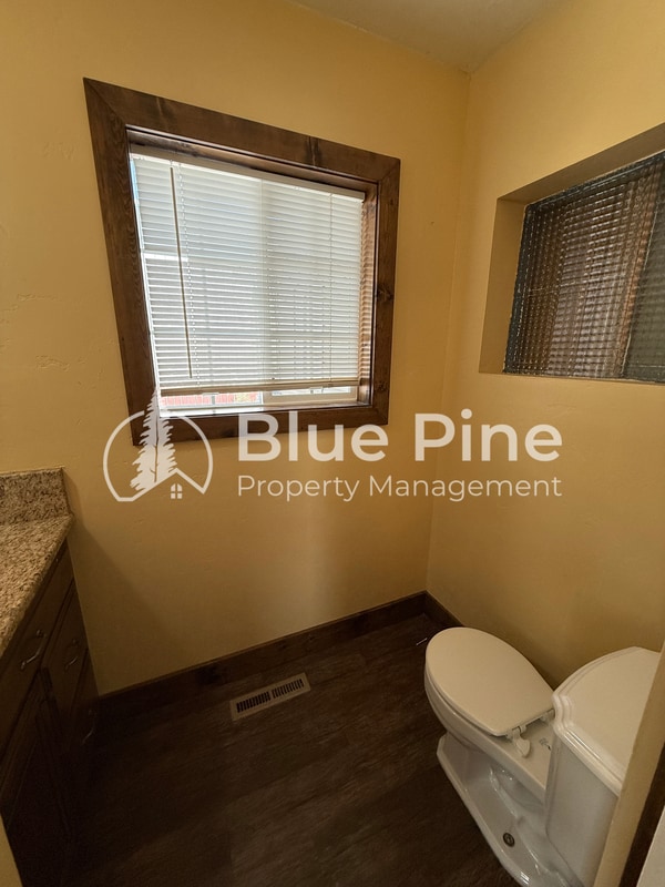 Building Photo - 321 Lomax St