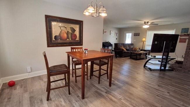 Building Photo - 7520 Amanda Cir