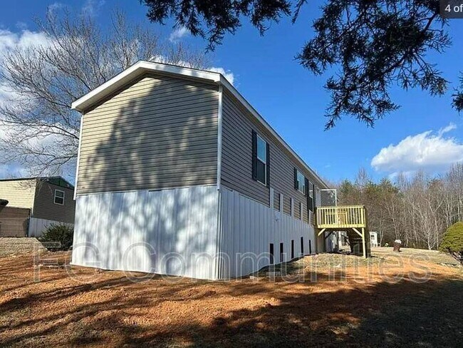 Building Photo - 168 Sides Meadow Dr